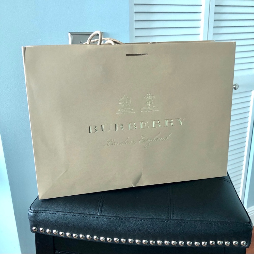 Large Burberry Shopping Tote - Picture 2 of 2
